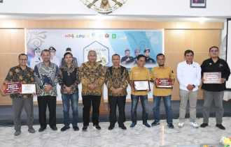 Bupati, Wabup Hingga Perangkat Daerah Terima Penghargaan dari PWI Bengkalis