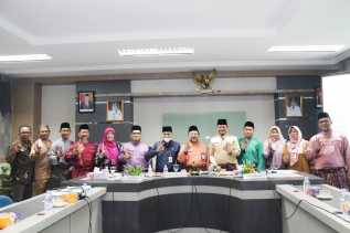 Sekda Pimpin Rapat Tim Penyusun Rencana Aksi Daerah Perkebunan Kelapa Sawit Berkelanjutan