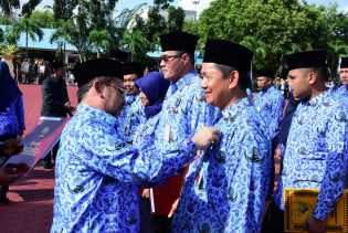  9 ASN Bengkalis Terima Anugerah Tanda Kehormatan Satyalancana
