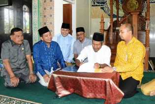 Masjid Al Hakim Terima CSR Bank Mandiri