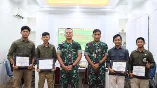Lima Personel Tim Diskominfotik Terima Penghargaan Dari Dandim 0303/Bengkalis 