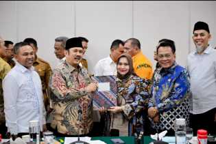 Bersama Gubernur Riau dan Kepala Daerah Se Riau, Bupati Kasmarni Audiensi ke Bappenas Republik Indonesia