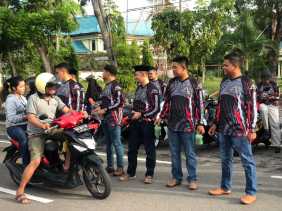 NNJ Bengkalis Bagi-bagi Takjil Kepada Pengguna Jalan