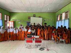 Tim KKN-PPN UGM Binar Bengkalis Nobar Film Animasi Jumbo bersama Siswa SD Negeri 24 Bantan