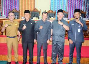 Bupati Kasmarni Sampaikan Ranperda Kawasan Tanpa Rokok, Berikut Penjelasannya