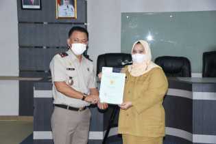 Bupati Kasmarni Terima 2.000 Sertifikat Tanah Secara Simbolis