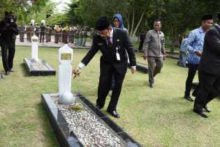 Hari Pahlawan ke-73, Sekda Pimpin Ziarah Makam Pahlawan