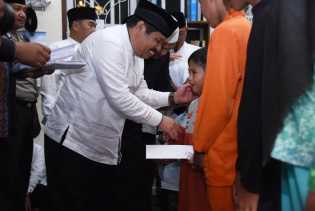 Selain Serahkan Santunan, Bupati Amril Beri Motivasi Bagi Anak Yatim