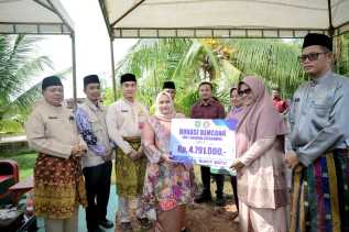 Bupati Kasmarni Serahkan Bantuan Korban Puting Beliung di Desa Api-Api, Tegaskan Pemerintah Hadir Di Tengah Masyarakat
