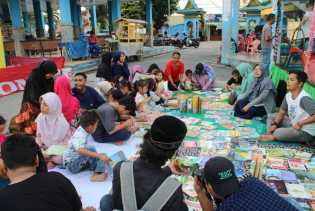 Tingkatkan Minat dan Budaya Baca, Forum Anak Bathin Solapan Buka Lapak di Terminal Duri Bestari