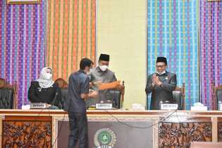 Bupati Kasmarni Dengarkan Pandangan Fraksi DPRD Bengkalis