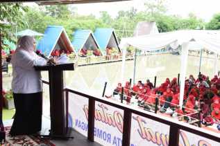 Bupati Kasmarni Bersholawat Bersama Guru MDTA Mandau 