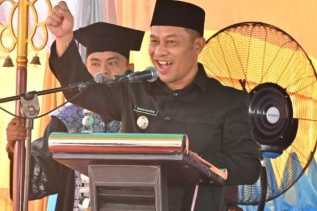 Orasi Ilmiah Polbeng: Wabup Bagus Santoso Bawa Sinergi Tiga Pilar dan Tiga Instruksi Hadapi Tantangan Kerja