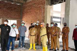 Pj Bupati Bengkalis Tinjau Progres Bangunan Kantor Camat Bandar Laksamana