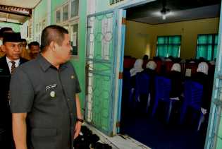 Bupati Tinjau Pelaksanaan UN, 7.062 Siswa SLTA Ikuti Ujian Nasional.