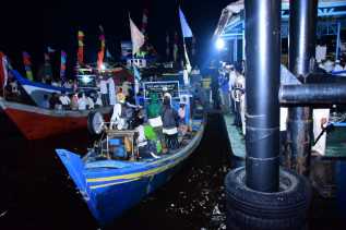 Pj Bupati Bengkalis Lepas Keberangkatan Solawat Beghanyut Keliling Perairan Pulau Bengkalis