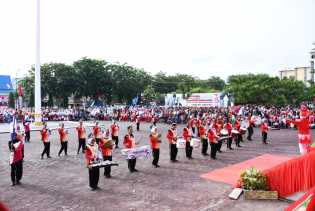 Acara Jelang Penurunan Bendera, Berlangsung Meriah