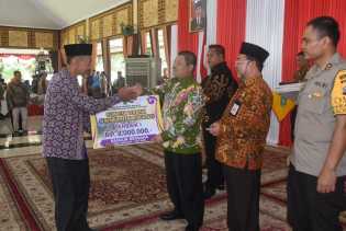 6 Kordinator Kecamatan dan 6 Pendamping Desa Dapat Penghargaan dari Bupati Amril Mukminin