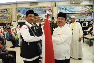 Dini Hari Tadi Bupati Amril Mukmin Resmi Lepas Keberangkatan JCH Kloter 04