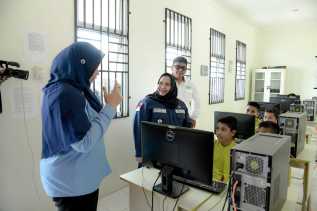 Tingkatkan Sinergi Dua Negara, Bupati Kasmarni Tinjau PT Adei