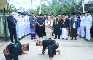Peringatan Hari Santri 2026 di Ponpes Nurul Hidayah, Bupati Kasmarni Minta Santri Kuasai Iptek Menuju Indonesia Emas