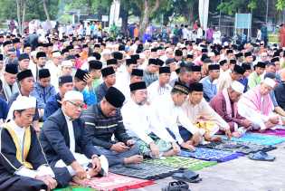 Sekda Bengkalis Sholat Ied Bersama Ribuan Masyarakat