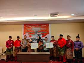 Bupati Bengkalis Kasmarni Tandatangani NPHD Pemilihan Kepala Daerah