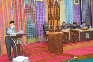 Jawab Pandangan Umum Fraksi Tiga Ranperda, Bupati Bengkalis Ucapkan Terima Kasih