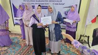 Kadis PPPA Kabupaten Bengkalis Apresiasi Wisudawati Lansia SALIMAH, Tekankan Semangat Belajar Sepanjang Hayat