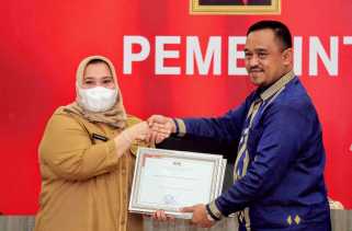 Ikuti Rakor Program Pemberantasan Korupsi Terintegrasi bersama Pimpinan KPK, Bupati Kasmarni Terima 2 Penghargaan