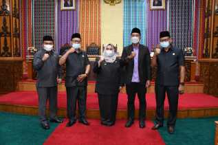 Dihadapan 25 Anggota DPRD, Bupati Kasmarni Sampaikan Ranperda RPJMD 2021-2026