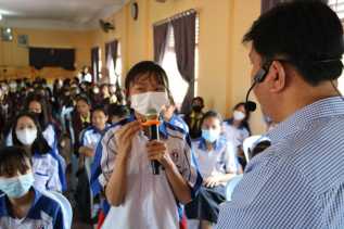 Kunjungi Tiga Sekolah di Bengkalis, Fajar Lase: Manfaatkan Teknologi untuk Pribadi dan Kepentingan Masyarakat Luas
