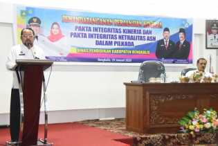 Saat Penandatanganan Pakta Integritas Kinerja, Sekda Bustami: Laksanakan Tugas Secara Ikhlas Supaya Tuntas