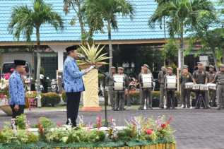 Bupati Amril Mukminin, “Tingkatkan Kinerja, Layani Masyarakat dengan Maksimal”