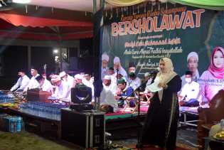 Peringatan Maulid Nabi, Bupati Kasmarni Ikuti Karang Taruna Rimba Sekampung Bersholawat