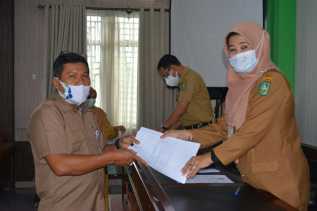 Pejabat Dinas Sosial Teken Pakta Integritas dan Perjanjian Kinerja