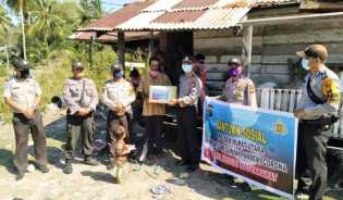 Keluarga Besar Polres Bengkalis Kembali Berikan Bansos untuk Warga Terdampak Covid-19