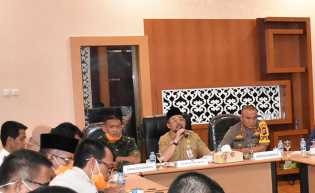 Plh. Bupati Bengkalis H Bustami HY Minta Masyarakat Berdiam Diri di Rumah