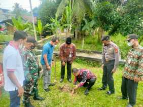 Peringatan HSP Siak Kecil Dipimpin Wabup dan Wakil Ketua DPRD Bengkalis dengan Penanaman Pohon