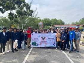 Mahasiswa Polbeng Bersama Tim MKWK Gelar Edukasi Pengurangan Plastik di Pelabuhan Roro