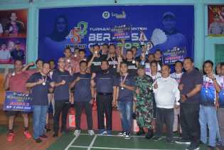 Tutup Turnamen Badminton Bermasa Cup II 2024, Bupati Kasmarni Ajak Majukan Olahraga Negeri Junjungan