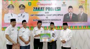 BPKAD Bengkalis Serahkan Zakat Profesi Rp104 Juta Lebih