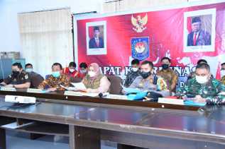 Bupati Kasmarni Ikuti Rapat Penanganan Covid-19 dan Mitigasi Bencana Riau Secara Virtual