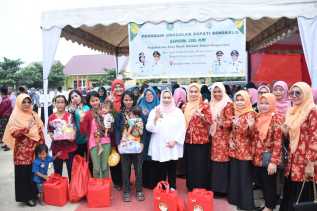 Tanggulangi Stunting, DWP Kabupaten Berikan Makanan Tambahan Bagi Anak Stunting