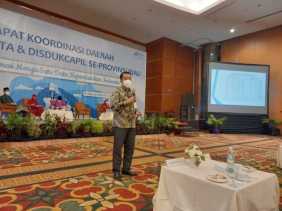 Jadi Narasumber Rakorda BPS Disdukcapil se-Riau, Ismail Sampaikan Perkembangan Satu Data Kependudukan