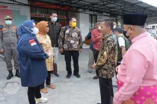 Bangun Jalan Melalui CSR, Bupati Kasmarni Apresiasi Pemilik RS Mutiasari