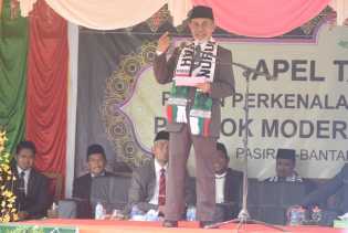 Pimpinan Pondok Gontor Jadi Inspektur Apel Tahunan Pondok Modern Nurul Hidayah