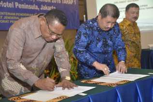 Bupati Amril Teken SK CPNS GGD