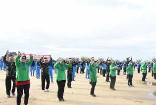 2 Ribuan Orang Ikut Pecahkan Rekor Muri Tarian Gemu Famire