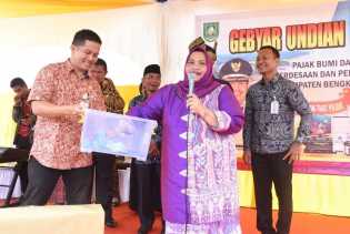 Wakili Bupati, Kasmarni Buka Gebyar Undian Pajak Bumi dan Bangunan Perdesaan dan Perkotaan Tahun 2019